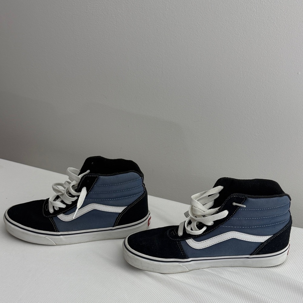 Vans Black and White High-Top Sneakers SK8-Hi